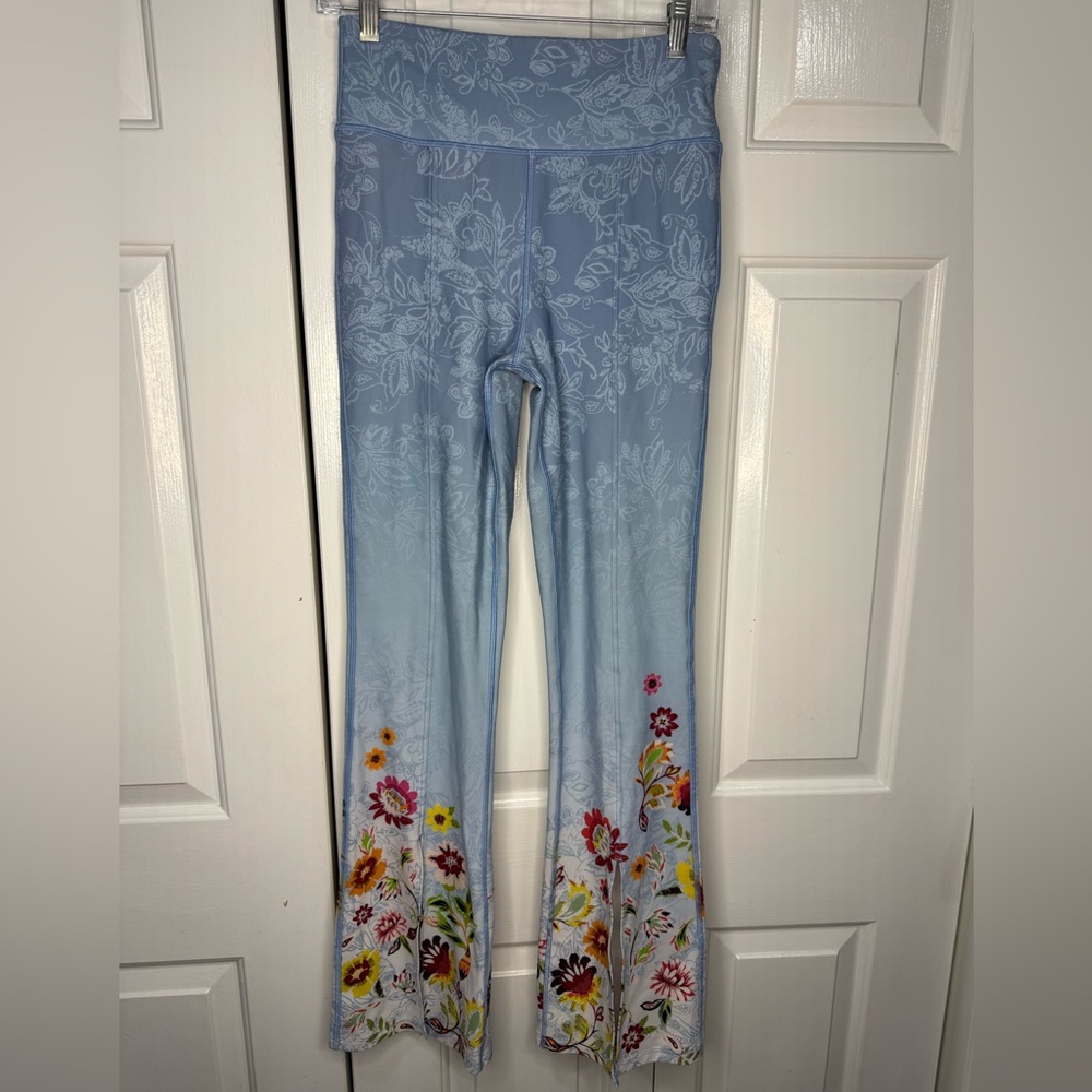 Johnny Was Bee Active High Waist Slit Legging Blue Floral Size Medium